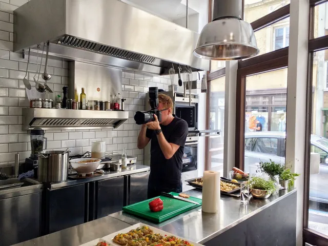 Wolfgang Lehner bei der Arbeit in einer Restaurantküche