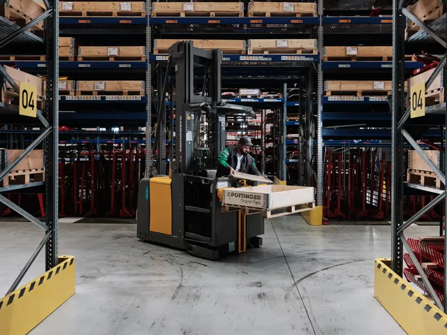 PÖTTINGER Landtechnik, Lagerlogistik
